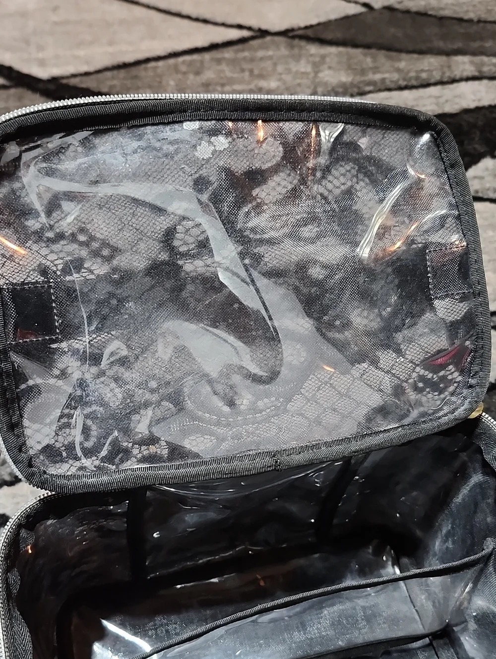 VICTORIA SECRET 2016 BLACK LACE OVERLAY GOLD EMBOSSED BOW TRAVEL TRAIN CASE